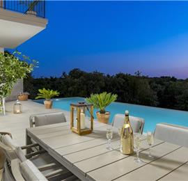Luxury 4-Bedroom Villa with generous sized Infinity Pool near Buje, Istria. Sleeps 8